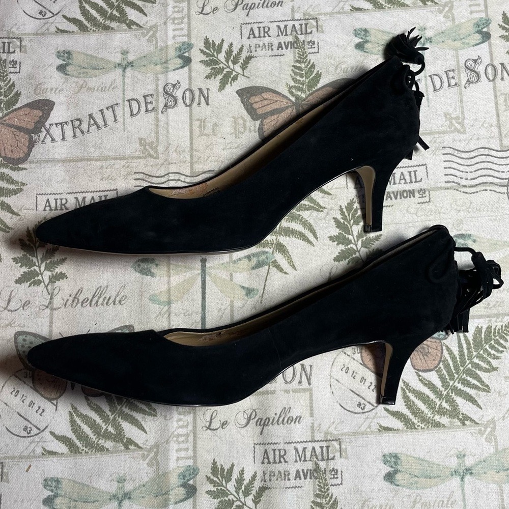G.I.L.I.‎ Black Suede Heels with tassel on back 8 M